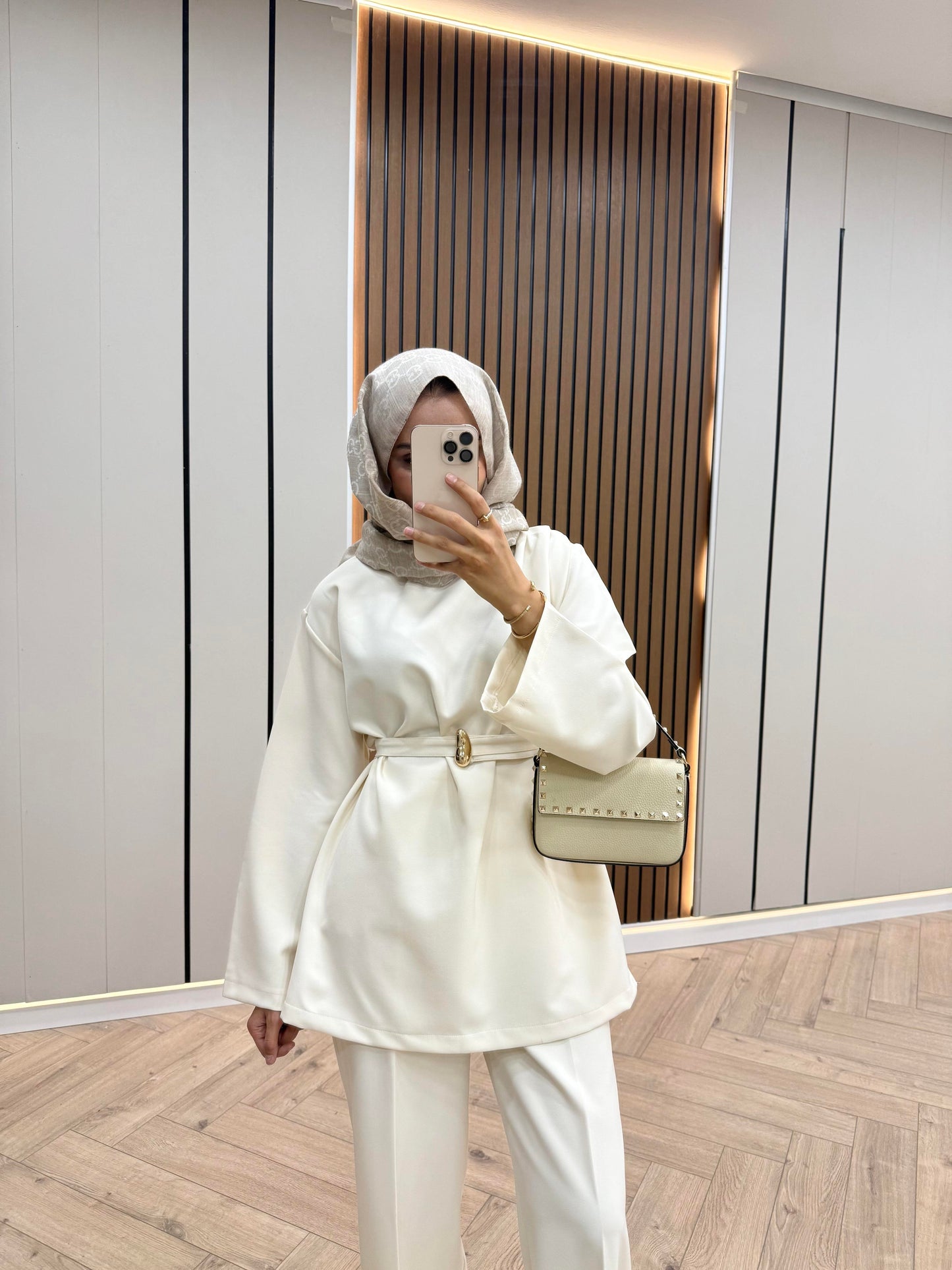 Gold Brooch-Detail Pants Set – Cream