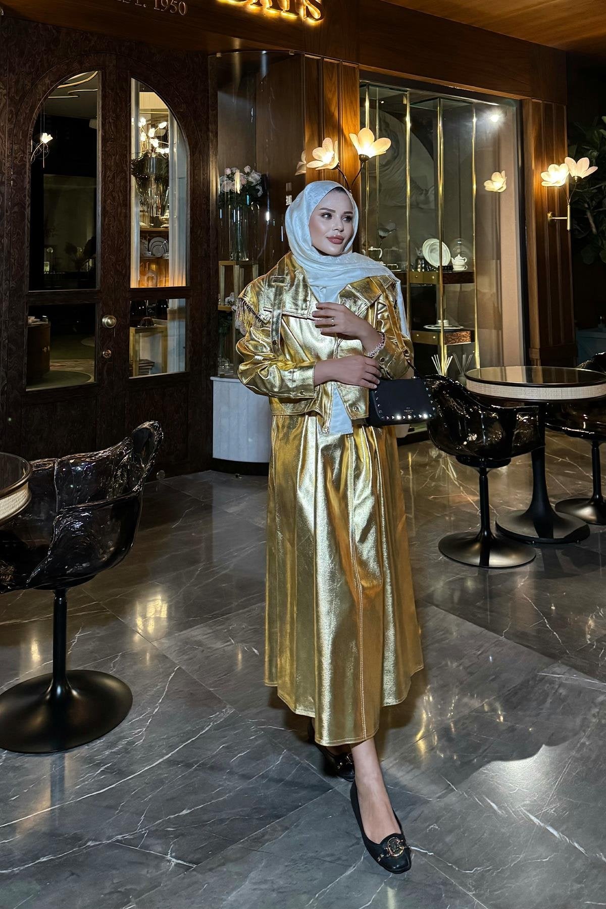 Gold Set with Metallic Skirt and Shoulder Stone Details