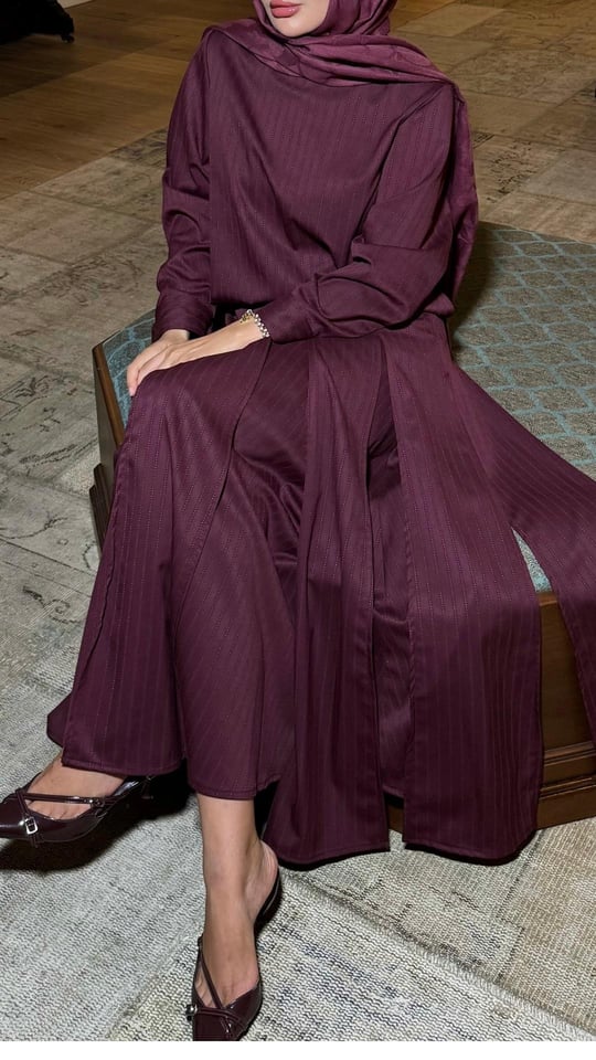 Striped Aristo Skirted Set – Burgundy