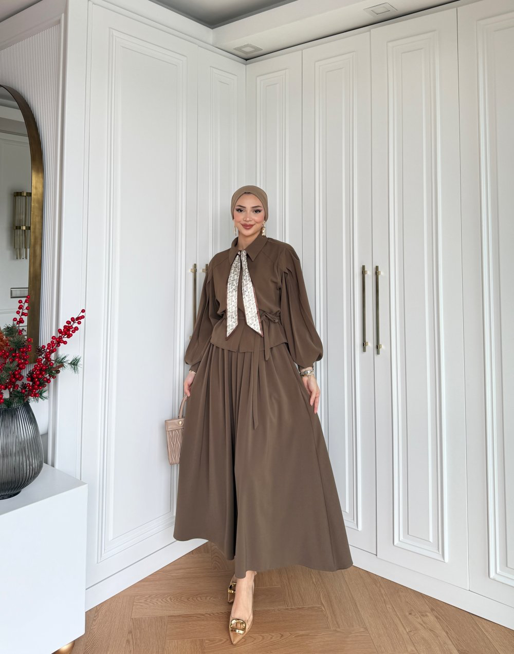 Chic Skirt Set in Brown with scarf