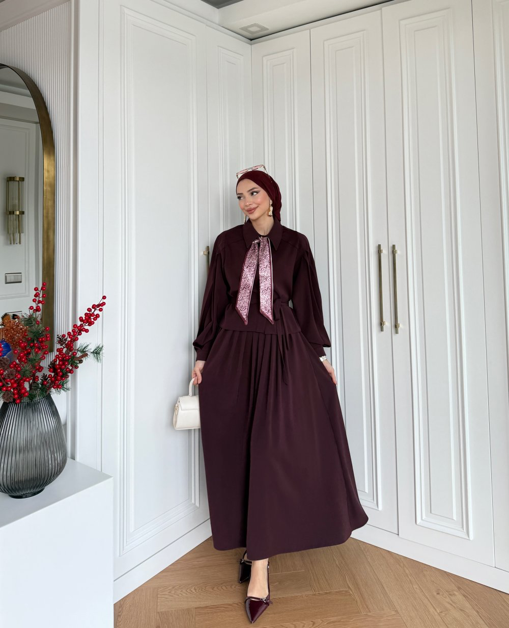 Chic Skirt Set in Burgundy with scarf
