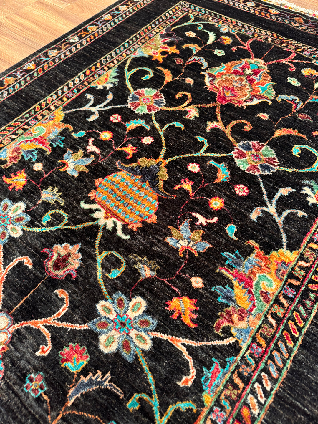 SULTANİ BİNBİRGECE ORJİNAL EL DOKUMASI SİYAH KÖK BOYA YÜN HALI 125X184 2.30 METREKARE - 4X6 FT