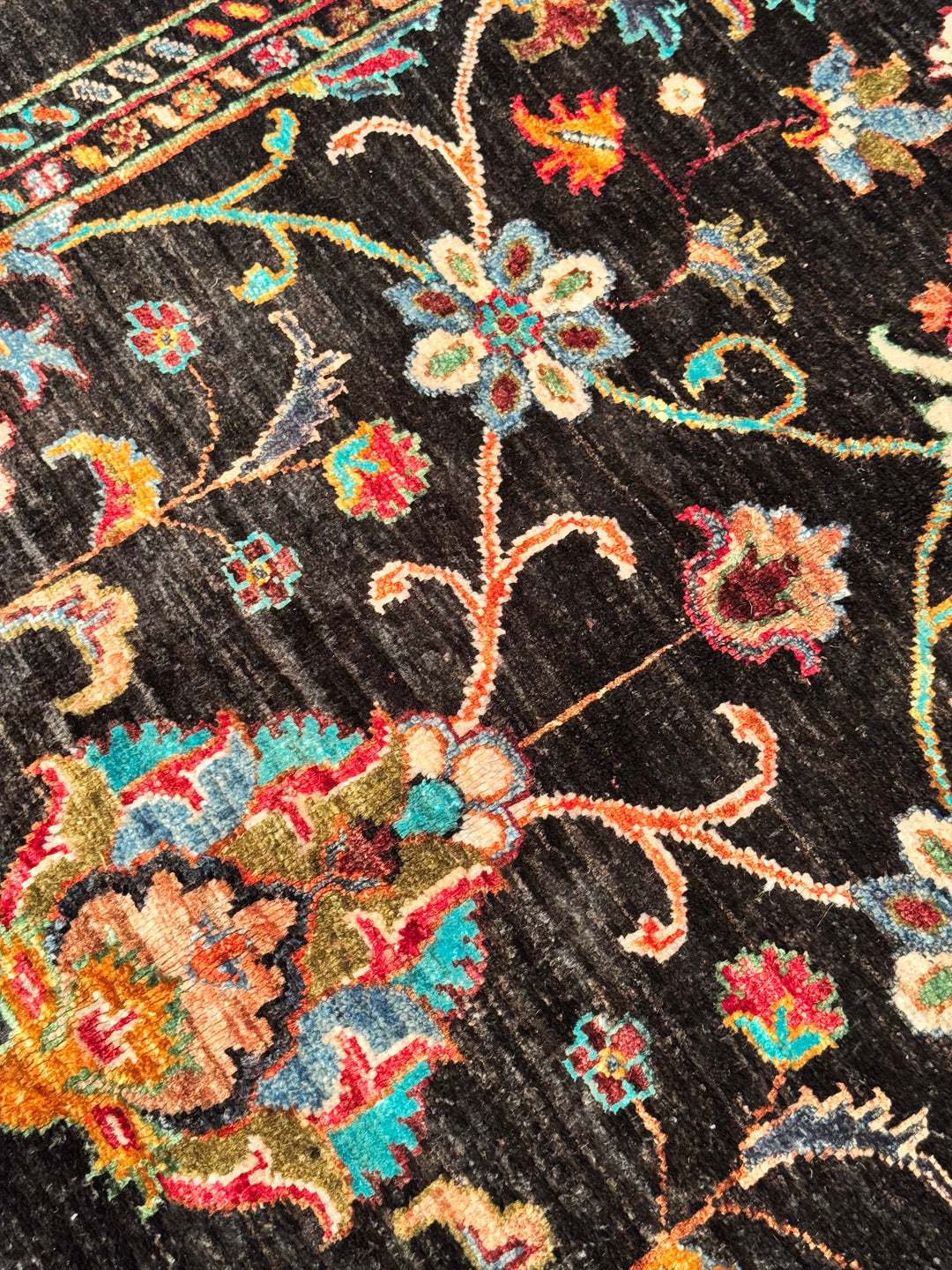 SULTANİ BİNBİRGECE ORJİNAL EL DOKUMASI SİYAH KÖK BOYA YÜN HALI 125X184 2.30 METREKARE - 4X6 FT