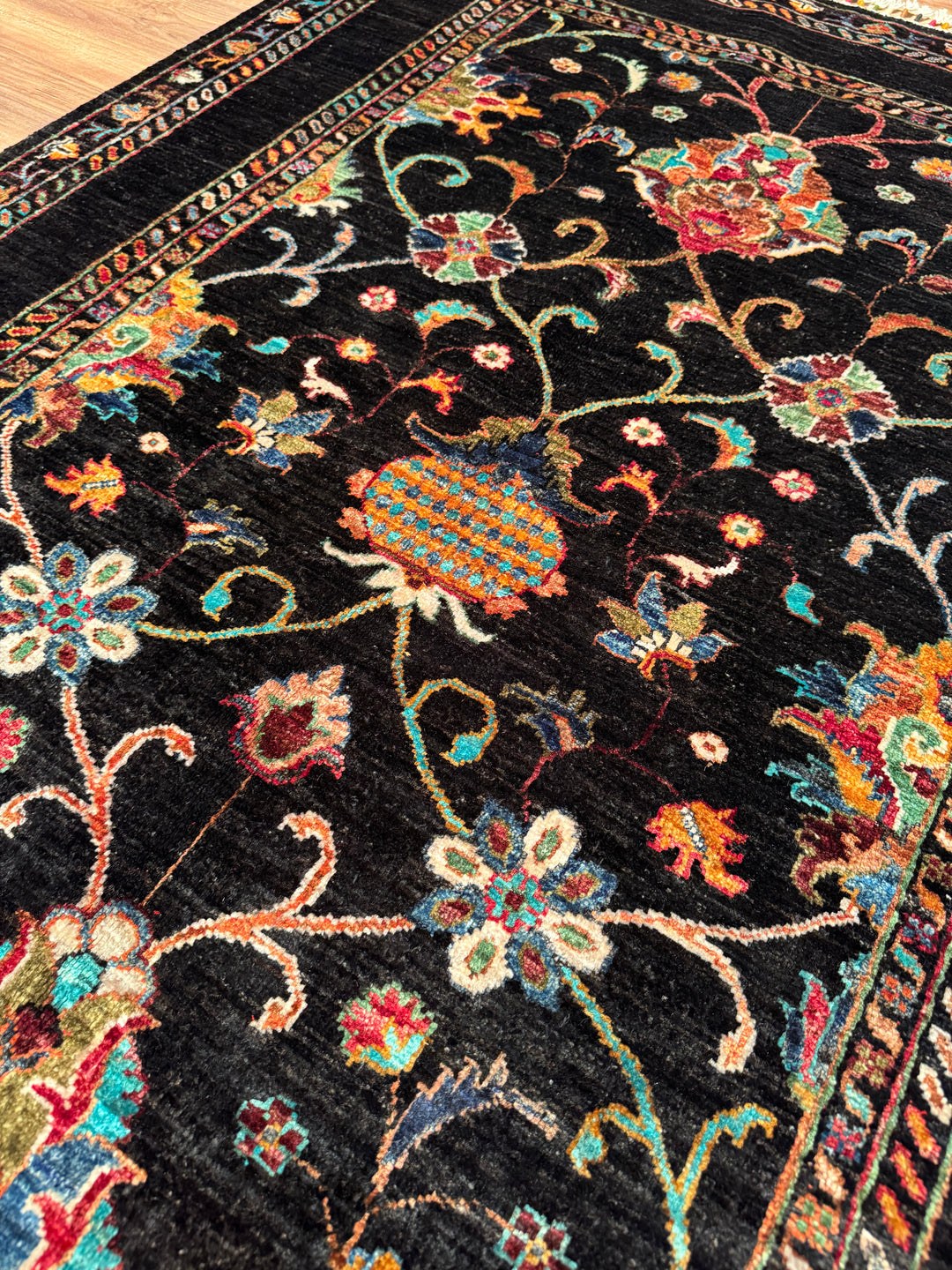 SULTANİ BİNBİRGECE ORJİNAL EL DOKUMASI SİYAH KÖK BOYA YÜN HALI 126X185 2.33 METREKARE - 5X7 FT