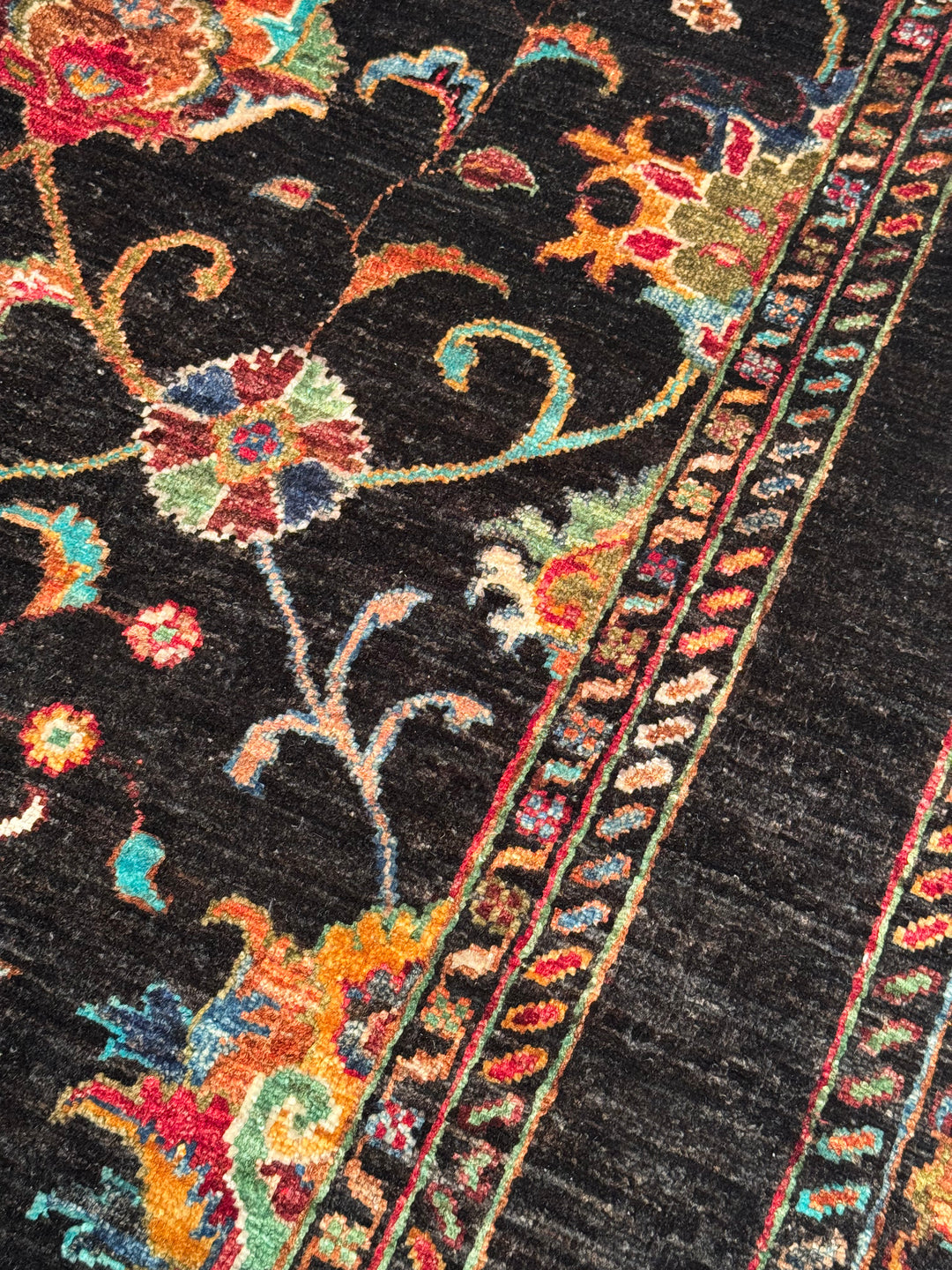 SULTANİ BİNBİRGECE ORJİNAL EL DOKUMASI SİYAH KÖK BOYA YÜN HALI 126X185 2.33 METREKARE - 5X7 FT