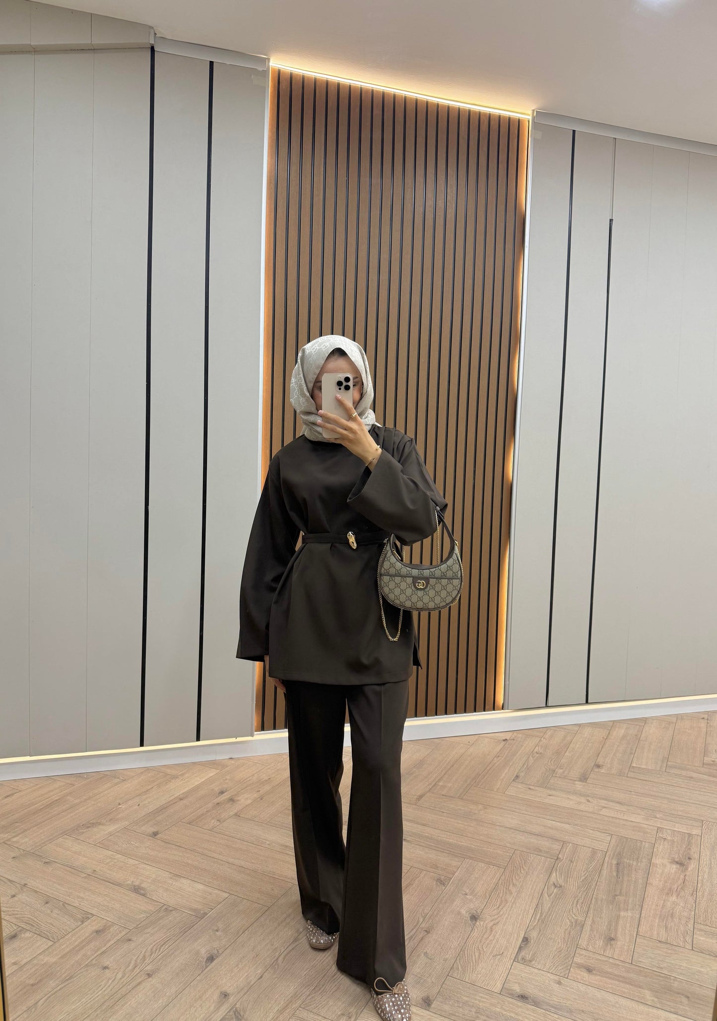 Gold Brooch-Detail Pants Set – Brown