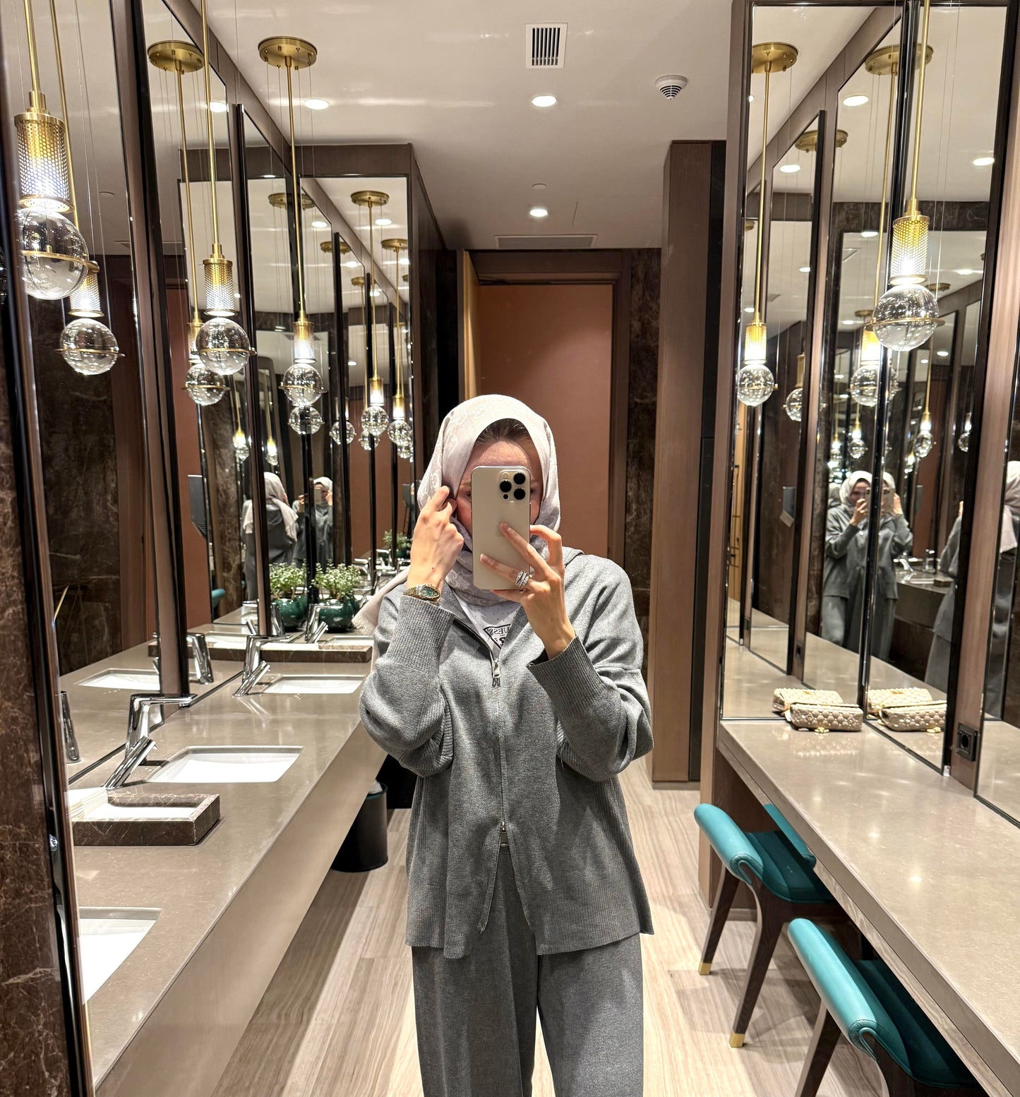 Two-Piece Knitwear Set – Grey