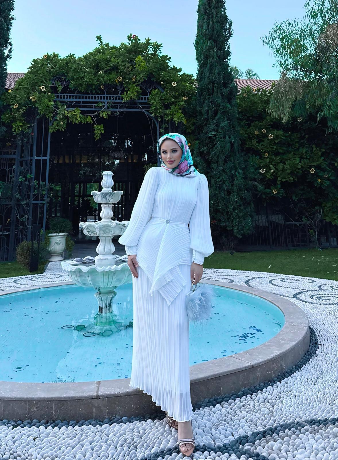 Pleated Evening Dress with Removable Belt and Balloon Sleeves – White