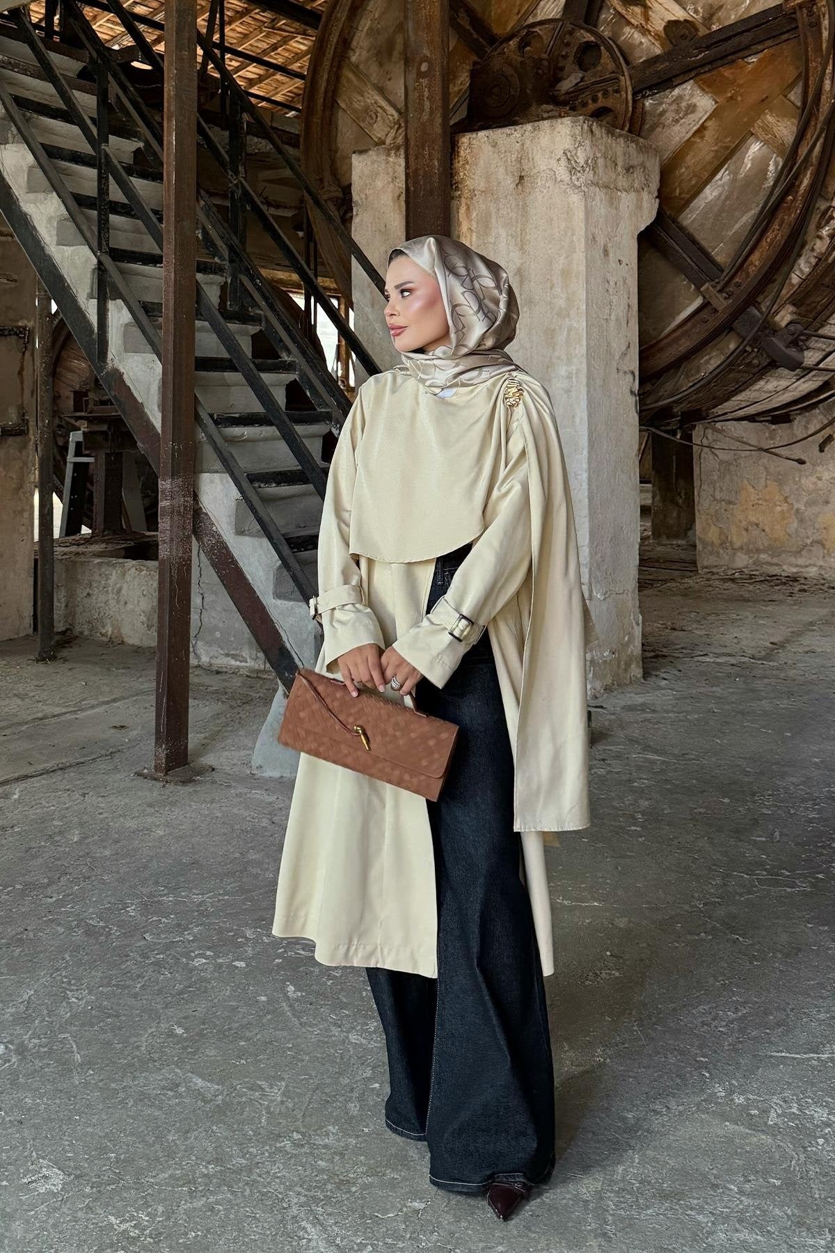 Brooch Detailed Shawl Collar Trenchcoat - Beige