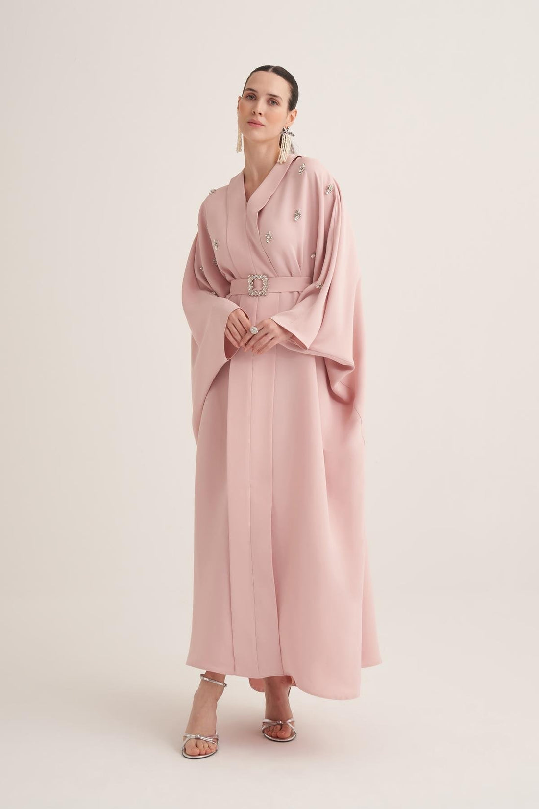 Kristal El İşlemeli ve Taşlı Tokalı Pudra Pembesi Kaftan