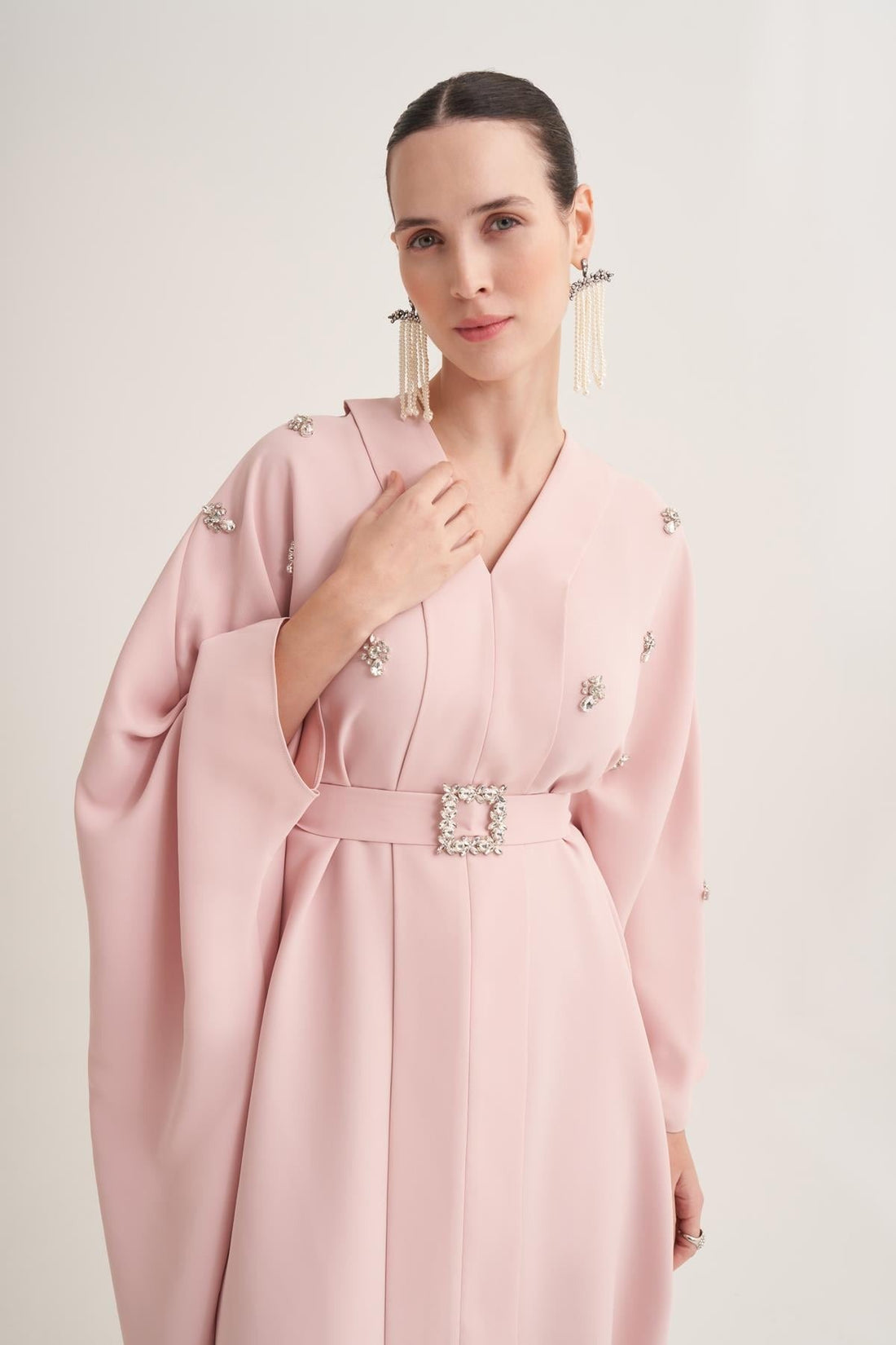 Kristal El İşlemeli ve Taşlı Tokalı Pudra Pembesi Kaftan