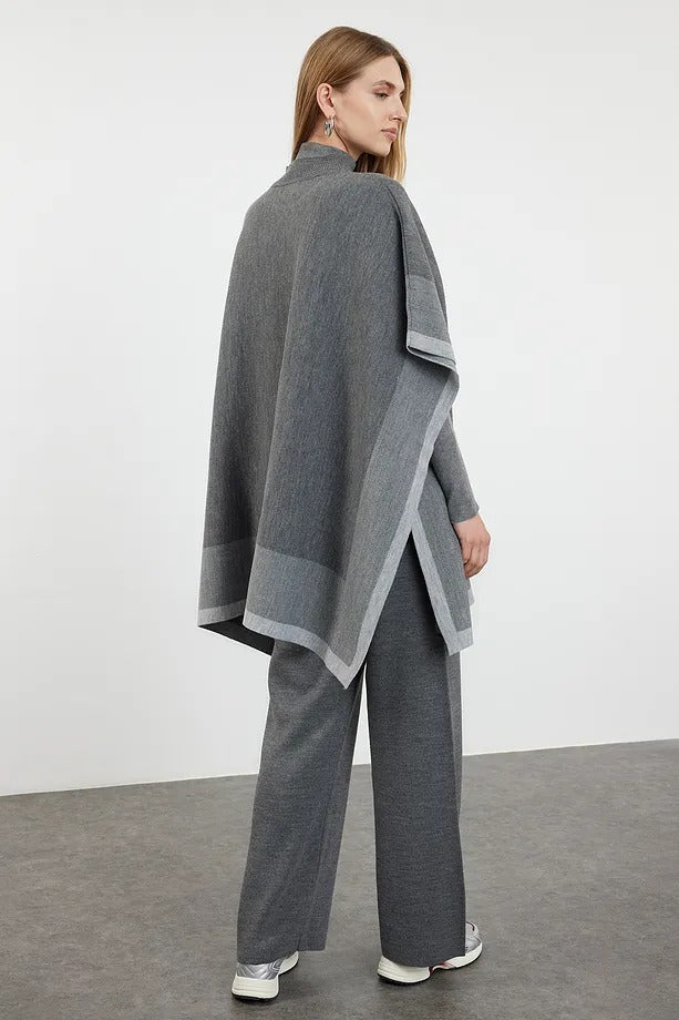 Grey Color-Block Knit Poncho & Pants Two-Piece Set