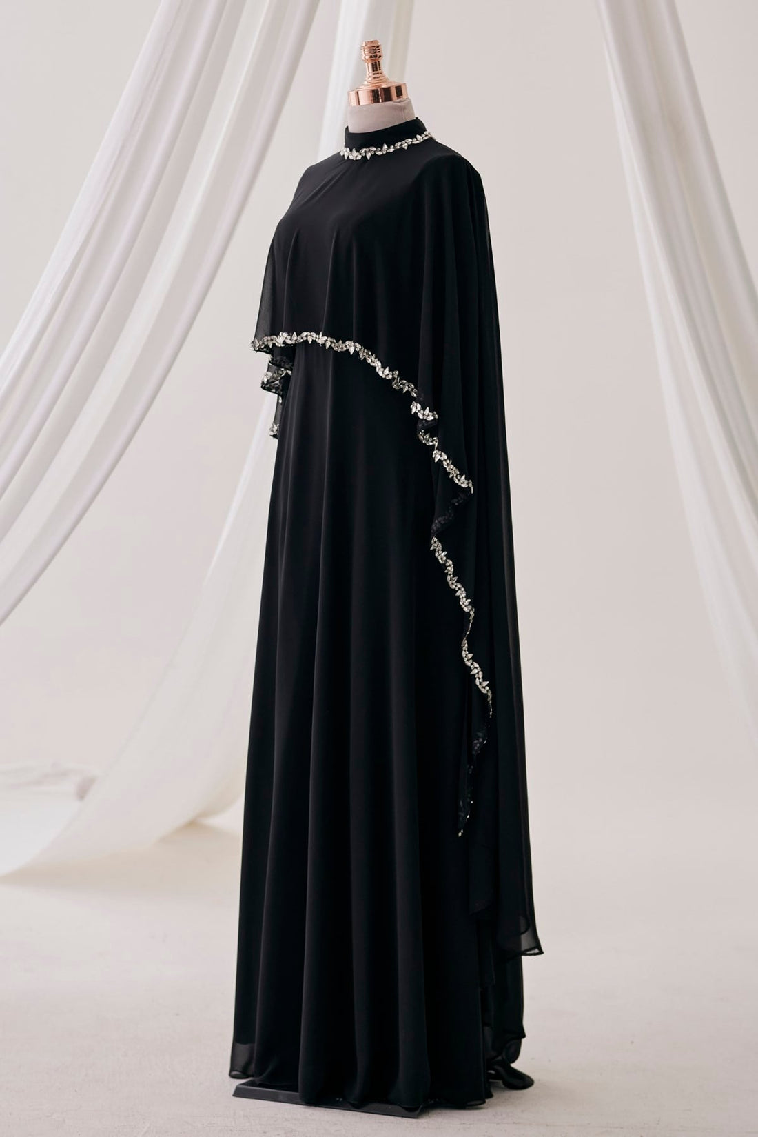 Siyah taşlı abaya ürün görseli 4