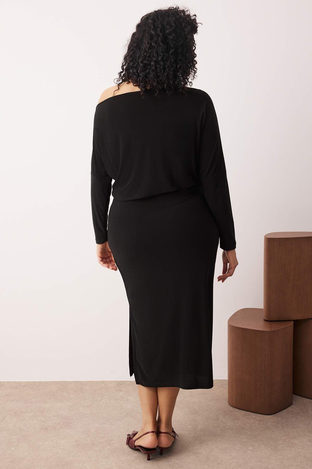 Curve Black Plain Asymmetric One-Shoulder Shirred Waist Stretchy Midi Knit Dress