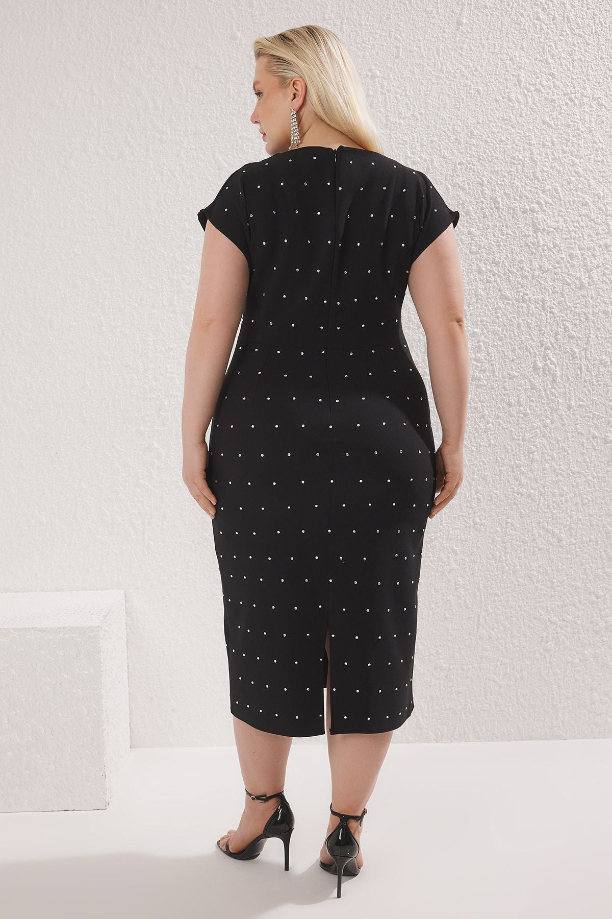 Curve Black Sleeveless Embellished Mini Woven Plus Size Party/Graduation/Evening Dress