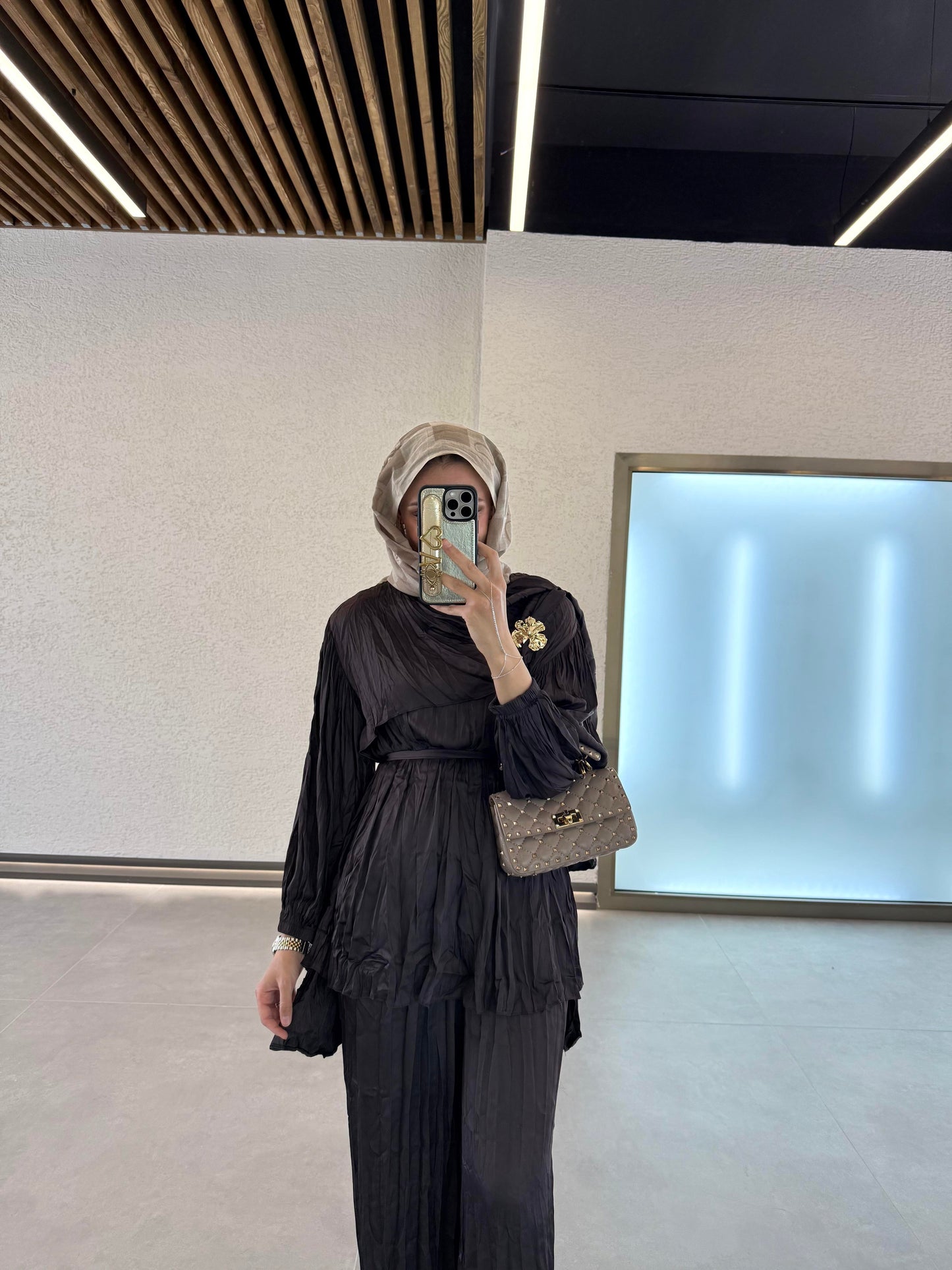 Crinkled Satin Silk Shawl Collar Set in Dark Brown