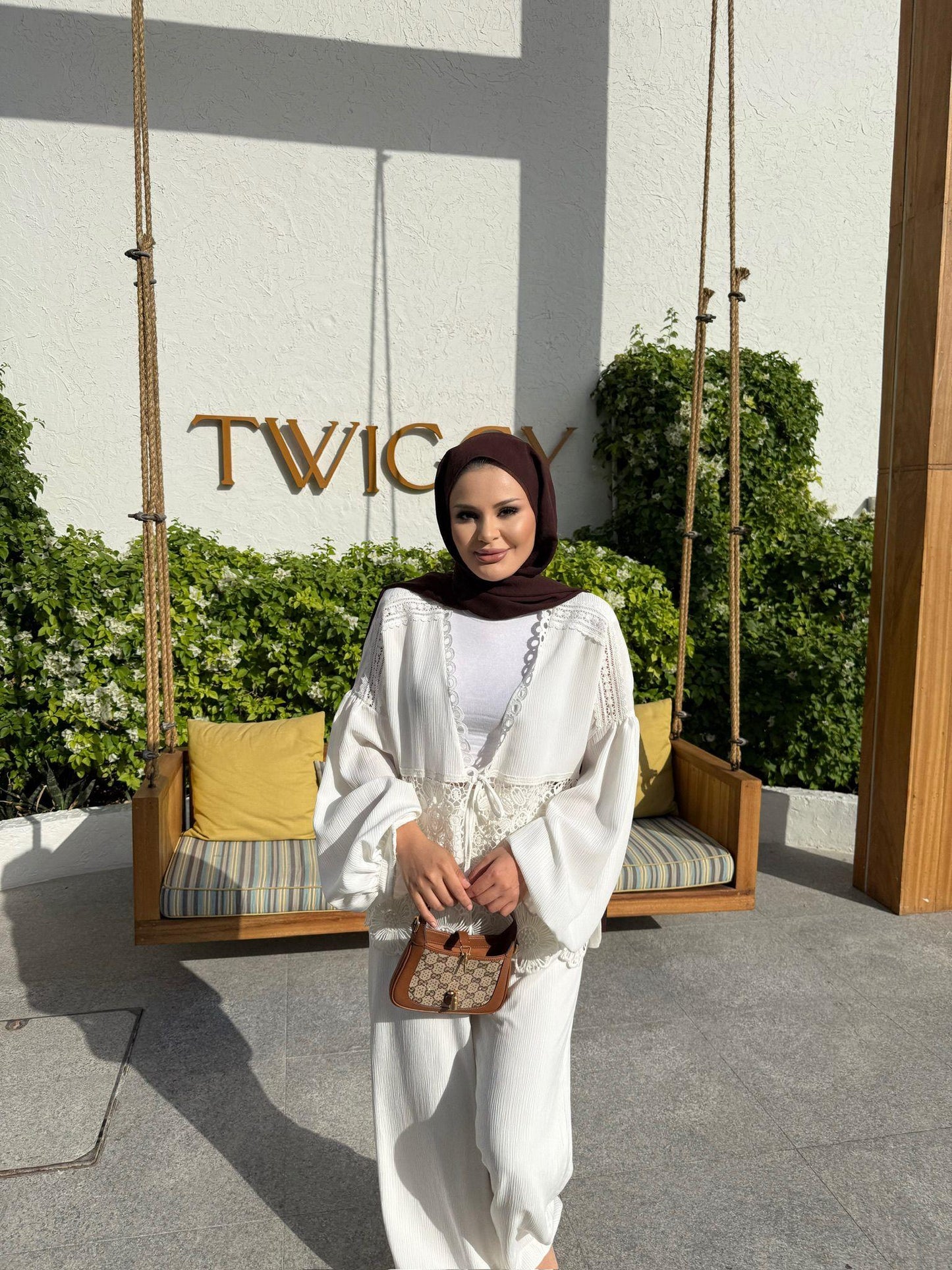 Lace-Trimmed White Crinkle Fabric Kimono & Pants Set