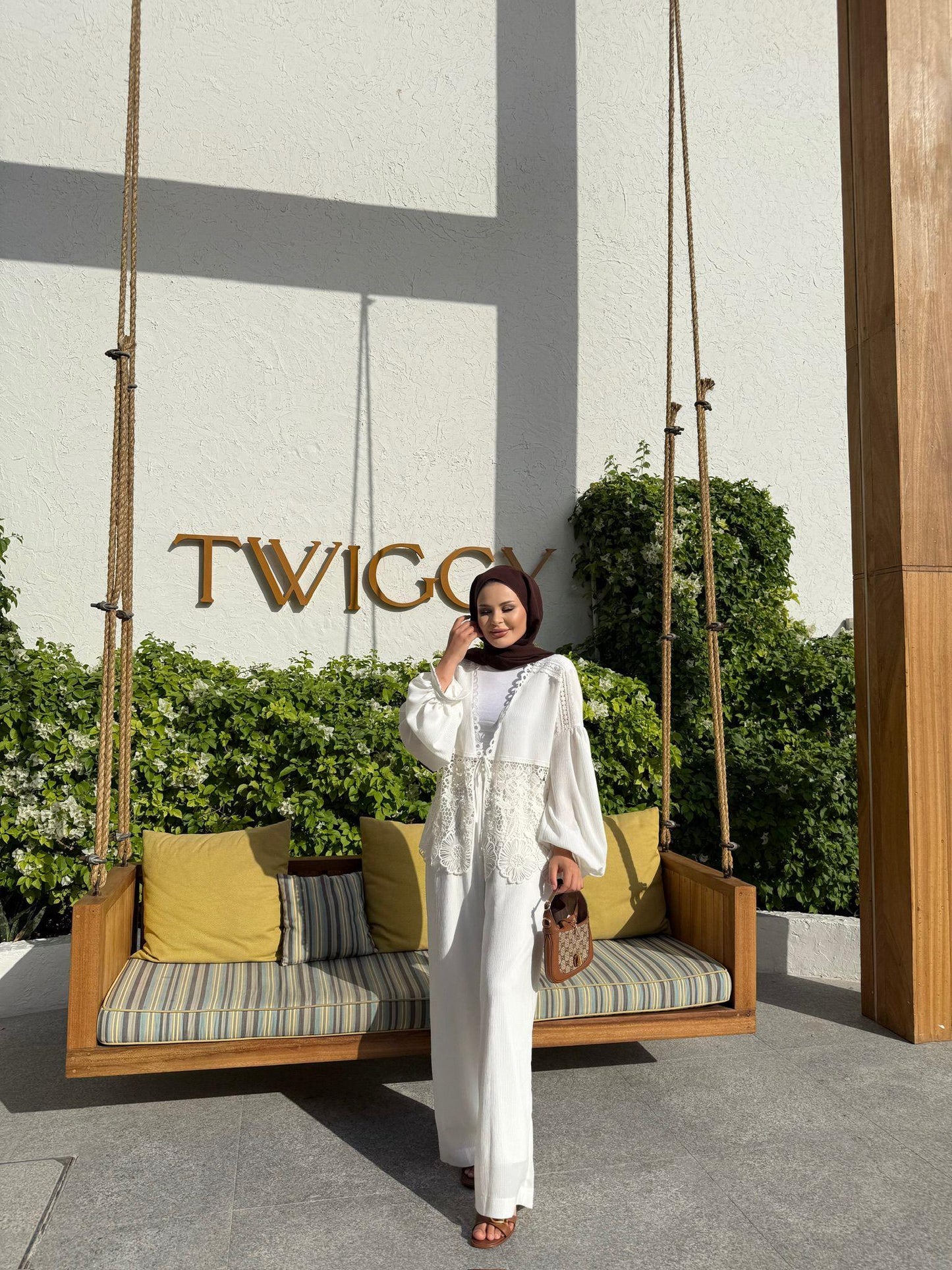 Lace-Trimmed White Crinkle Fabric Kimono & Pants Set