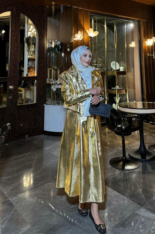 Gold Set with Metallic Skirt and Shoulder Stone Details