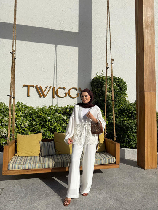 Lace-Trimmed White Crinkle Fabric Kimono & Pants Set