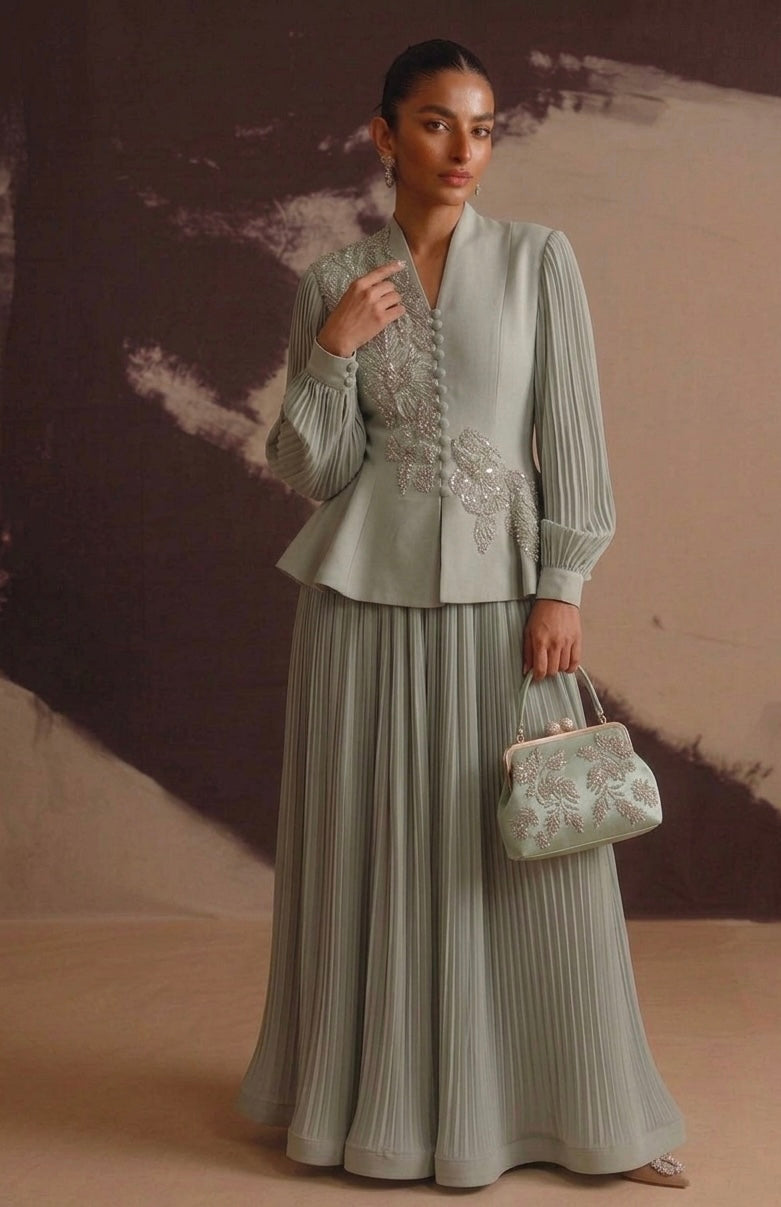 Sınırlı Koleksiyon Peplum Ceket ve Plise Maksi Etek Takımı – 3 Boyutlu Çiçek İşlemeli Abiye Takım