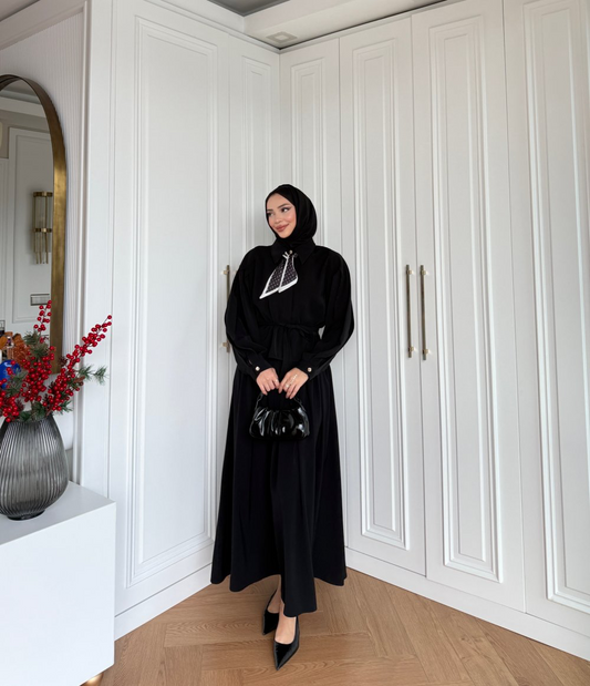 Chic Skirt Set in Black with scarf