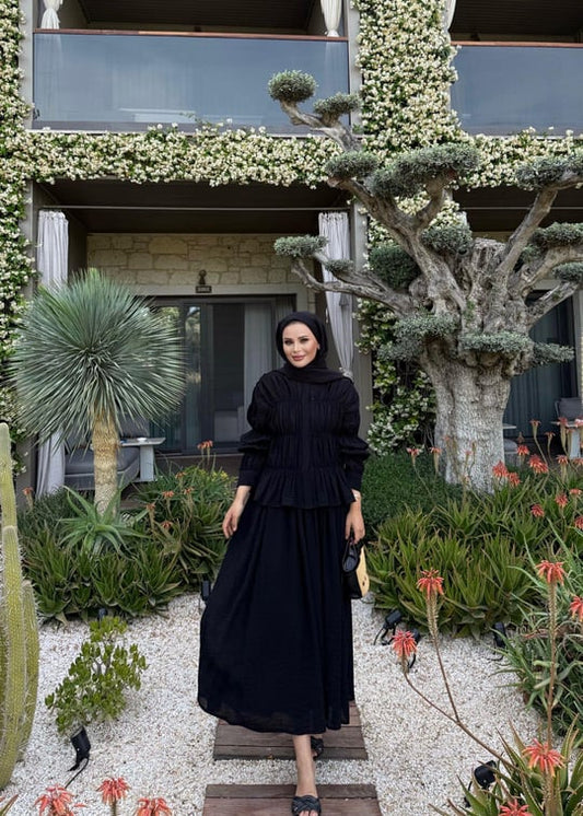 Lightweight Blouse and Skirt Set with in Black