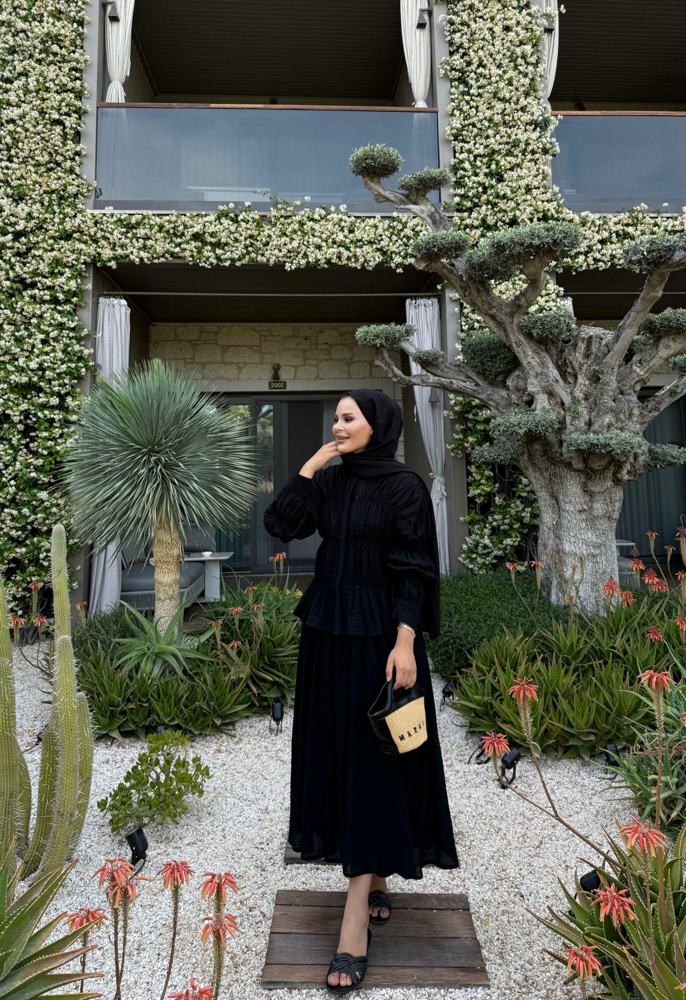 Lightweight Blouse and Skirt Set with in Black