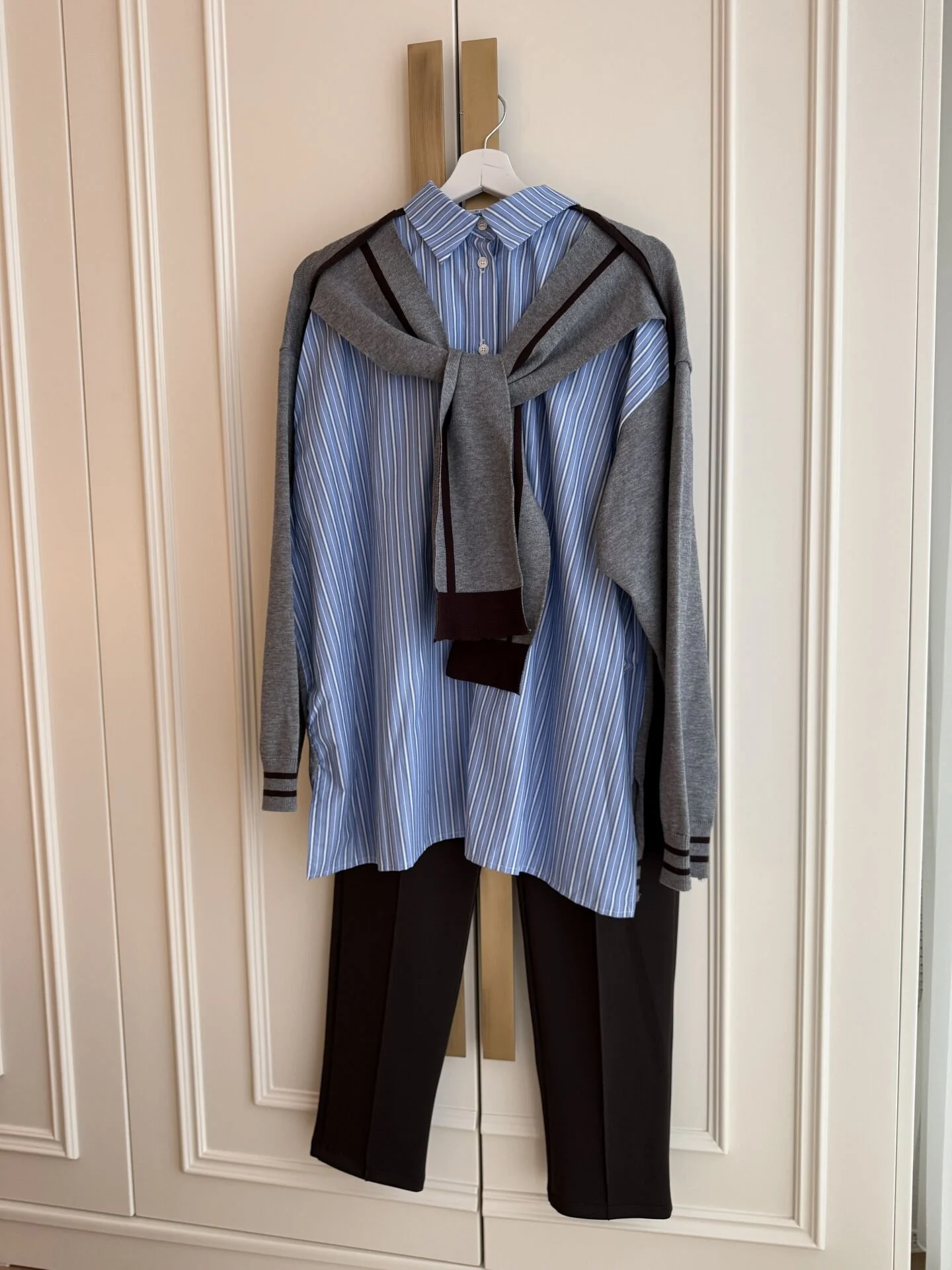 Twist Shirt-Collar Sweater Navy Blue