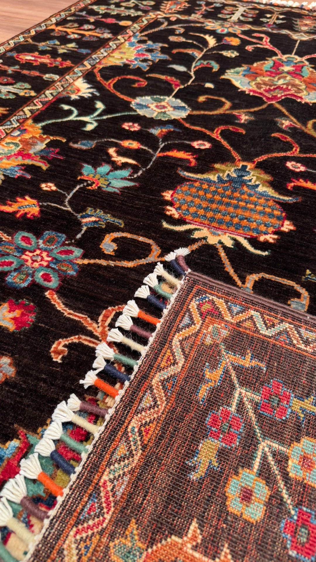 SULTANİ ÇİÇEKLİ ORJİNAL EL DOKUMASI SİYAH KÖK BOYA YÜN HALI 126X177 2.23 METREKARE - 3X5 FT