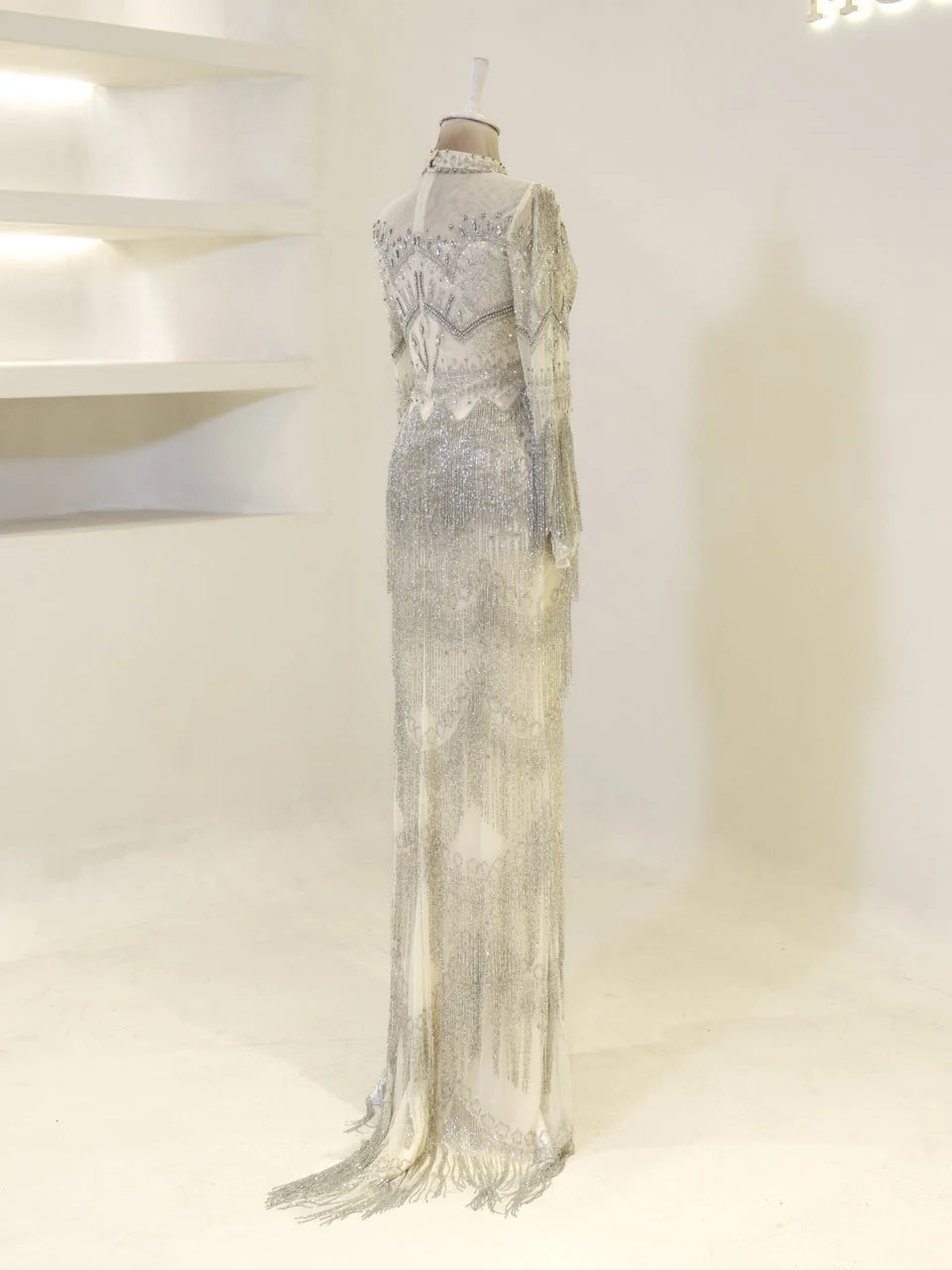 Gatsby Couture Dress – Cream side silhouette and train