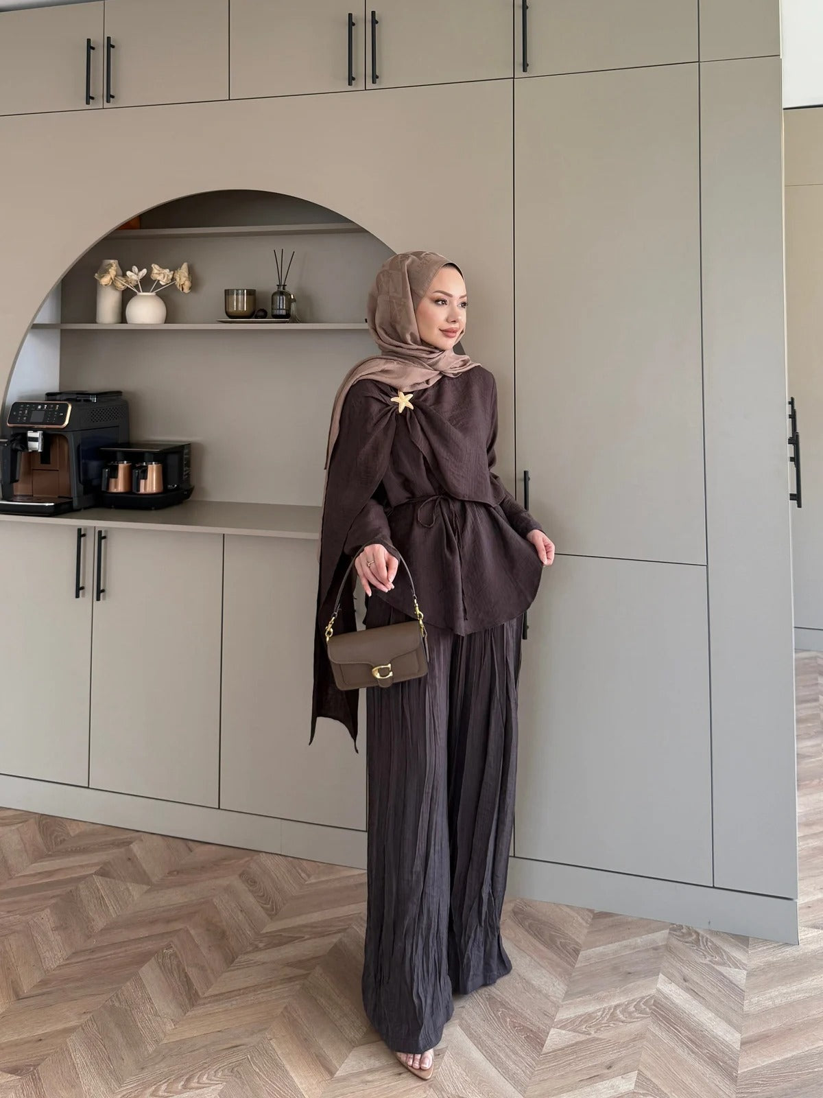 Brown Starfish Brooch Cape Detail Muslin Trouser Set