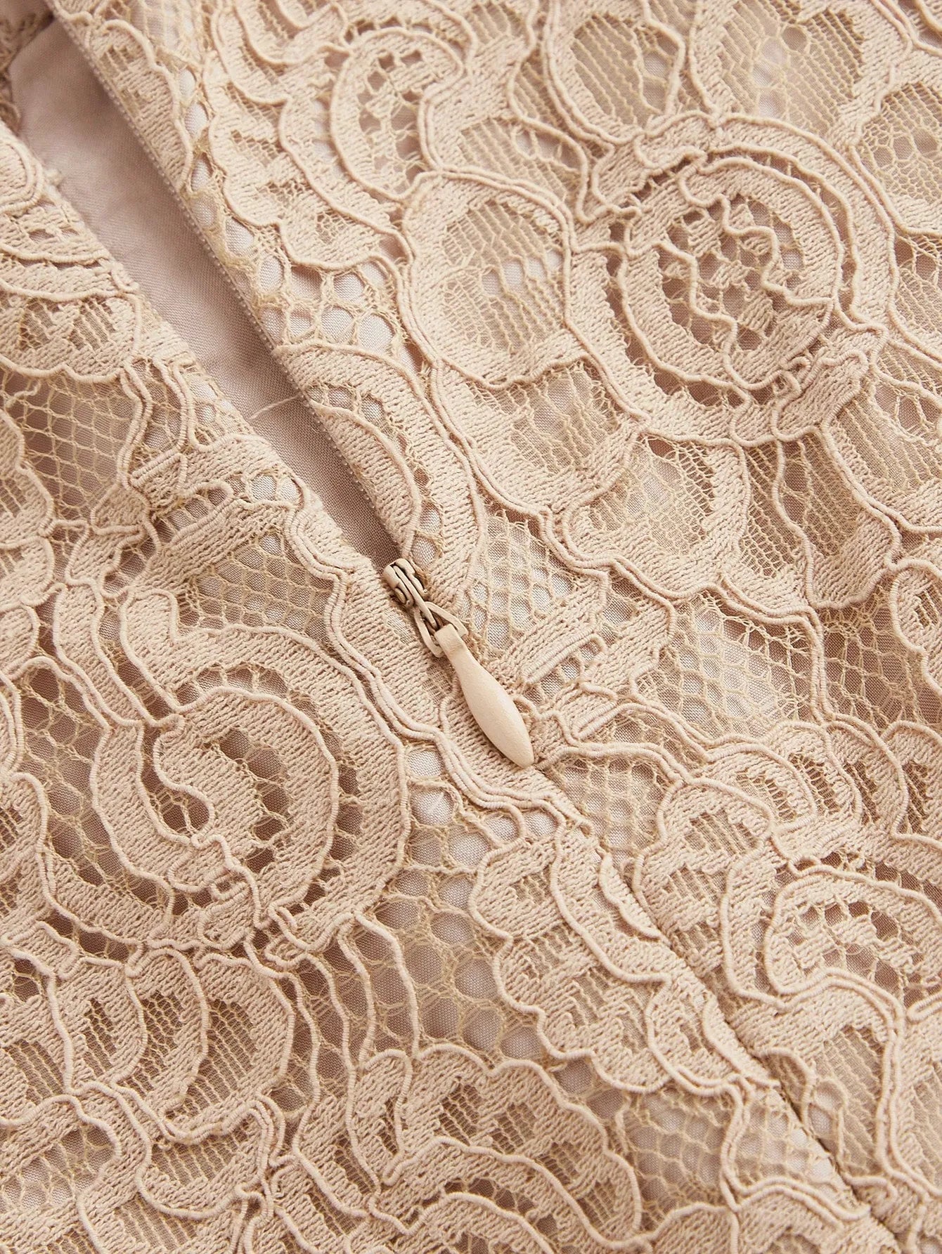 Long‑Sleeve Rose Lace Maxi Dress – Soft Pink