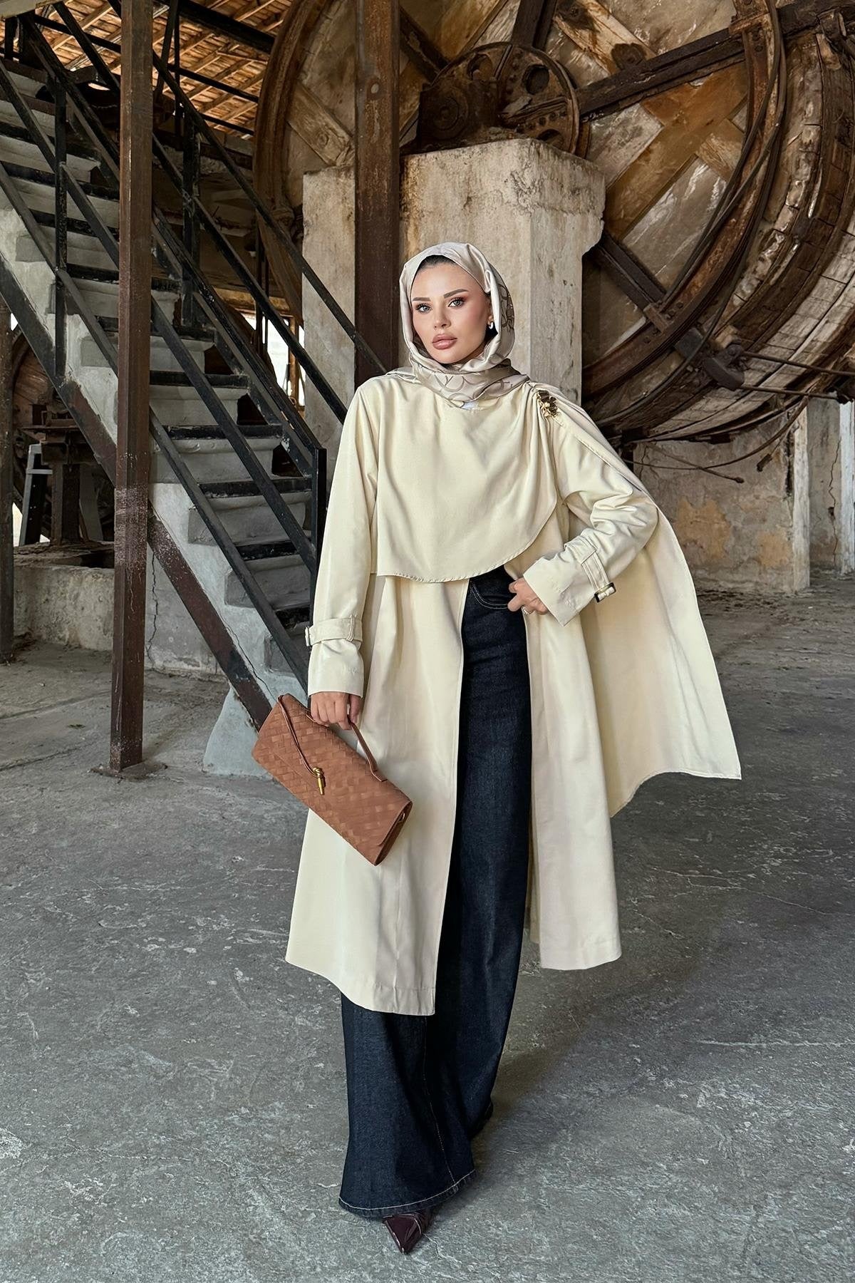 Brooch Detailed Shawl Collar Trenchcoat - Beige