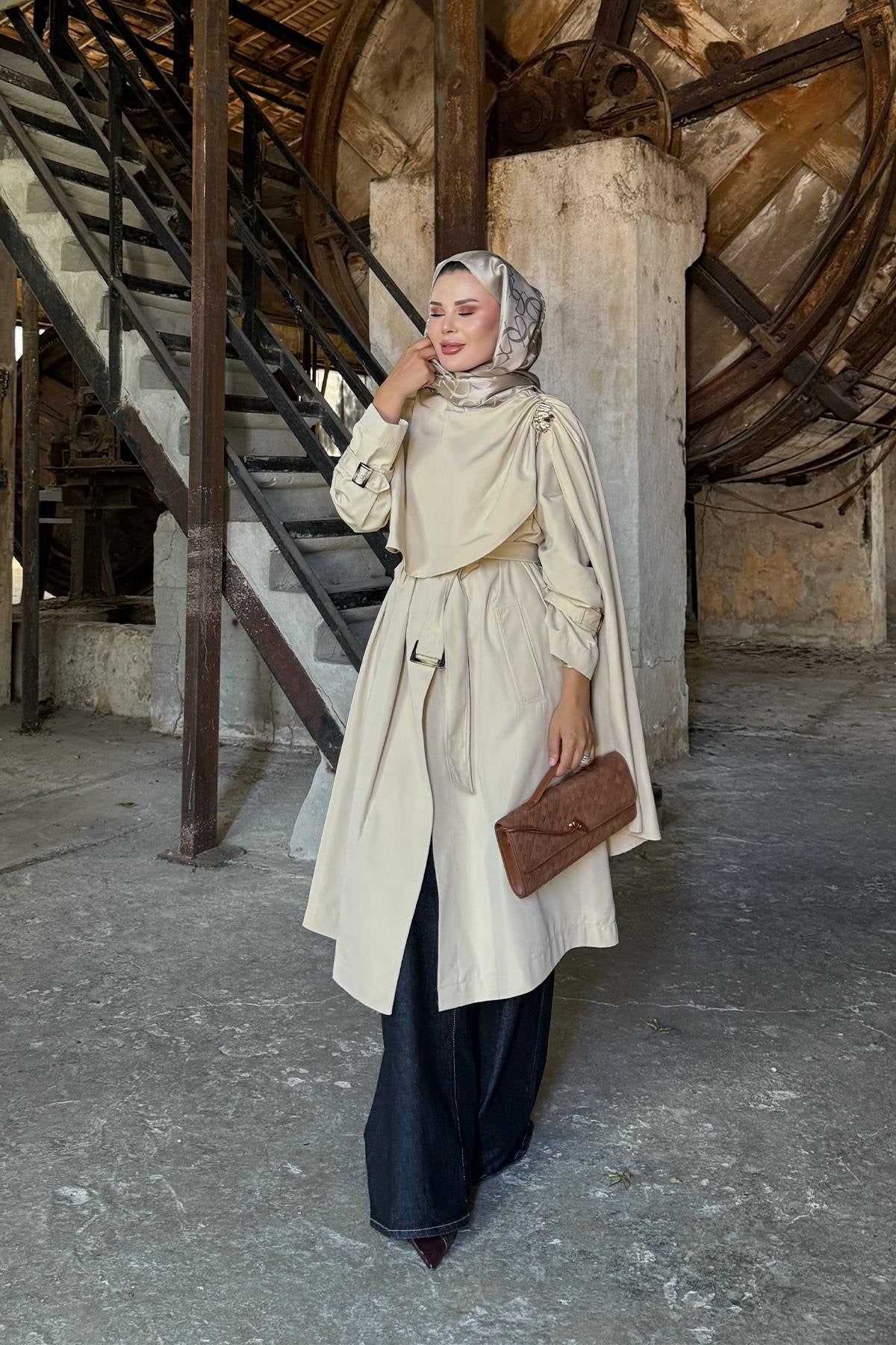 Brooch Detailed Shawl Collar Trenchcoat - Beige