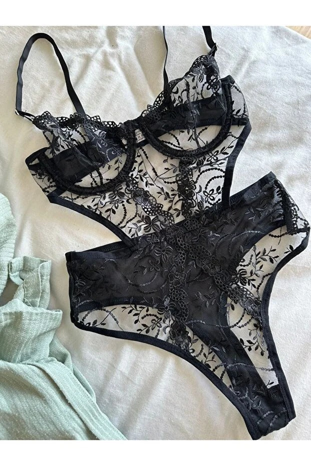 Noir Botanica – Karmaşık Çiçek Broderi Destekli Bodysuit