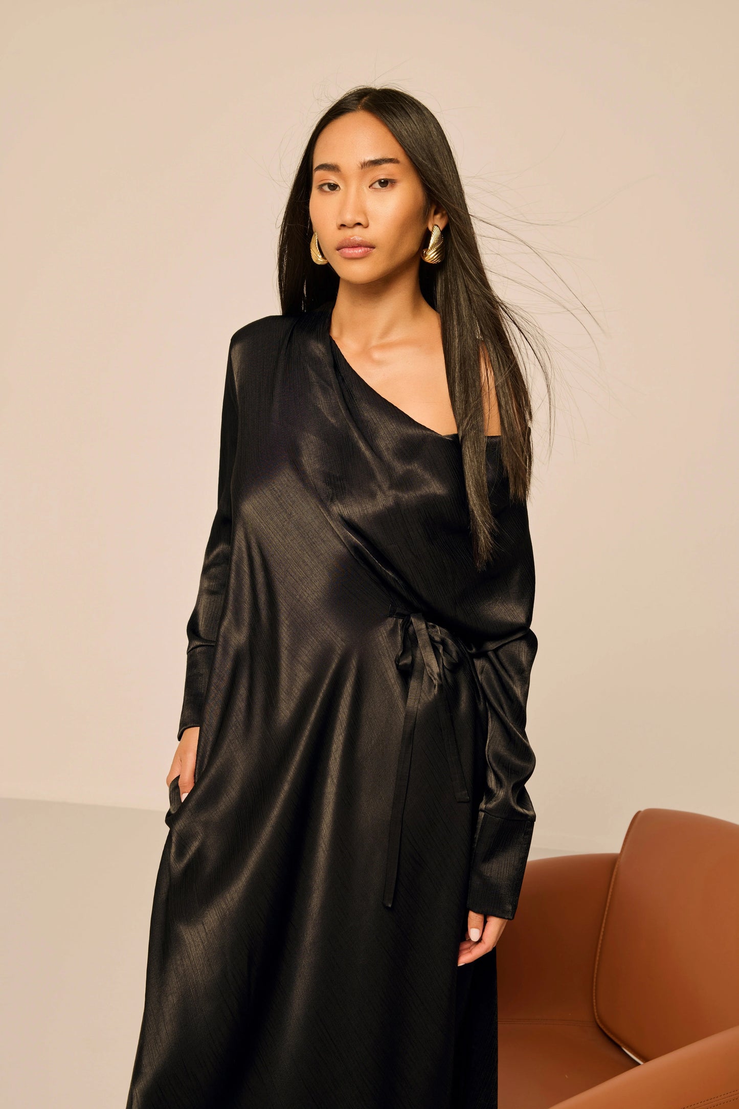 Asymmetric Shoulder Viscose Dress – Black