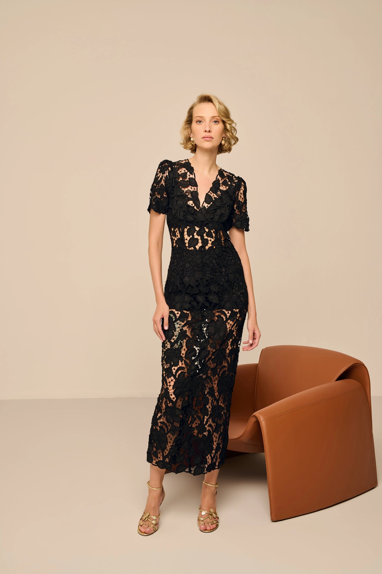 V-Neck Fitted Lace Dress – Black