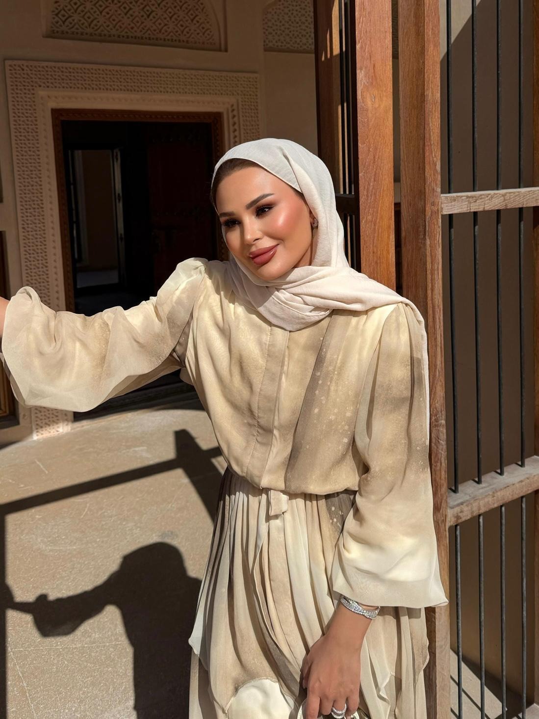 Rose Flowy Dress – Beige