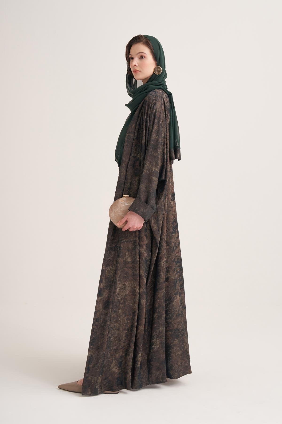 Gold-Textured Open Abaya in Green with Matching Scarf