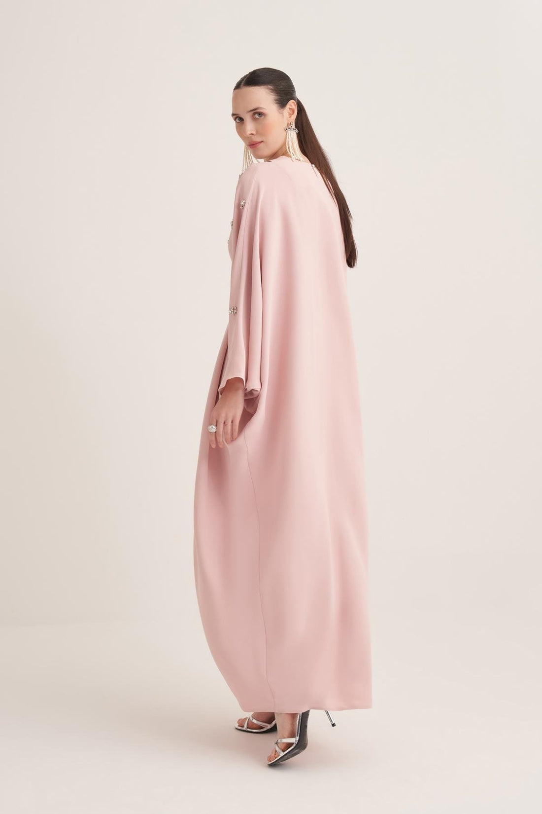 Kristal El İşlemeli ve Taşlı Tokalı Pudra Pembesi Kaftan