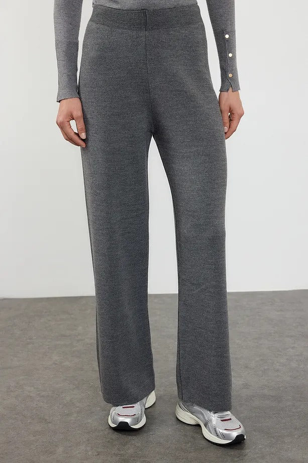 Grey Color-Block Knit Poncho & Pants Two-Piece Set