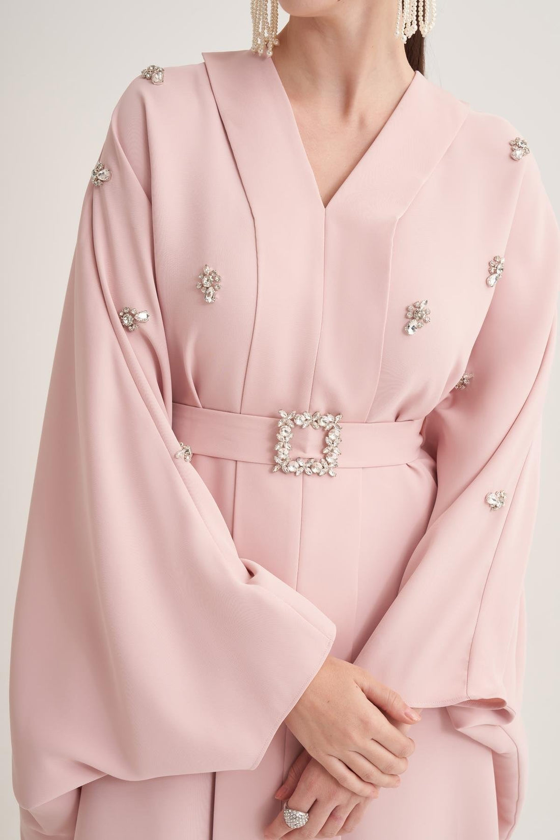 Kristal El İşlemeli ve Taşlı Tokalı Pudra Pembesi Kaftan