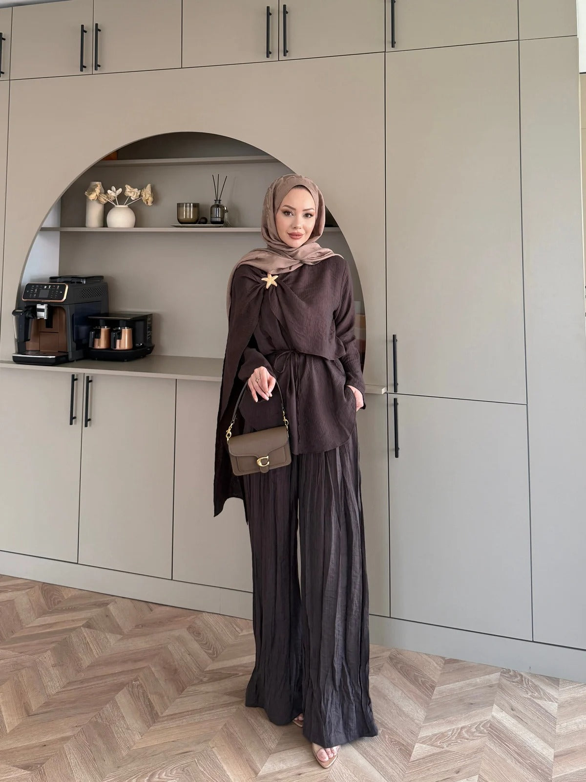 Brown Starfish Brooch Cape Detail Muslin Trouser Set