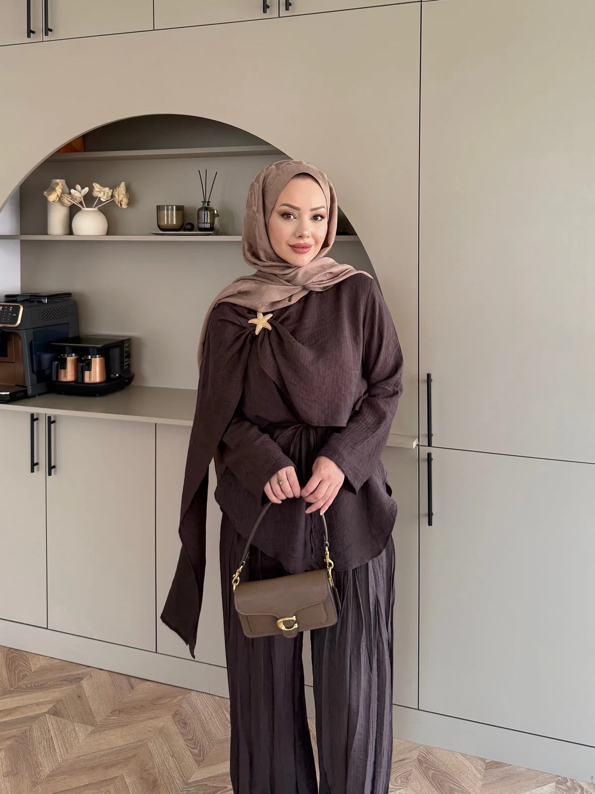 Brown Starfish Brooch Cape Detail Muslin Trouser Set