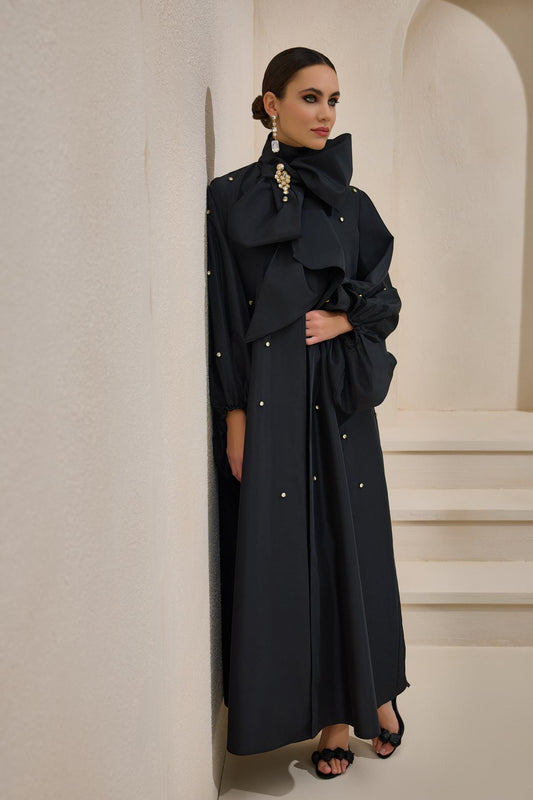 Black Taffeta Bowl Neck Detailed Crystal Abaya