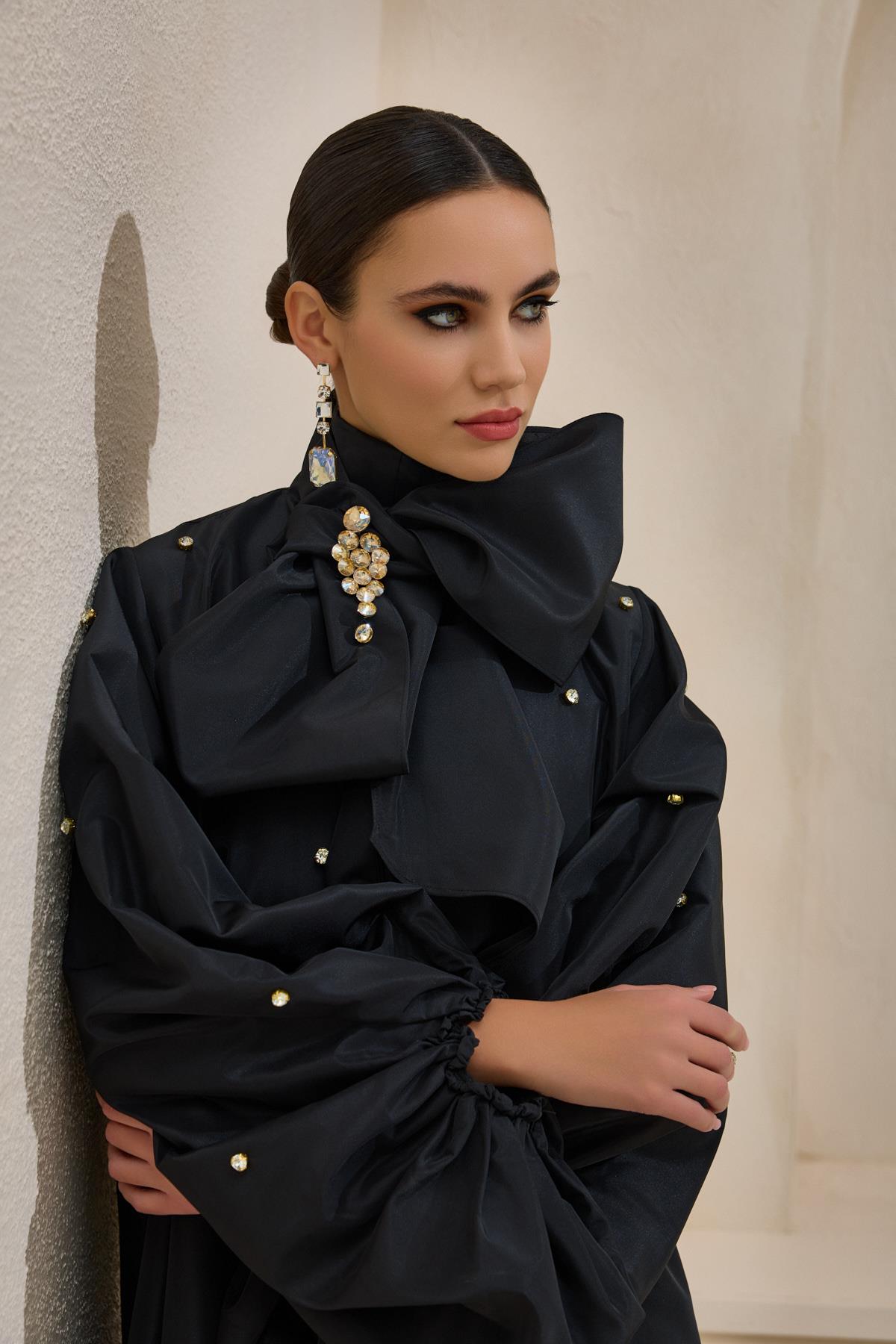 Black Taffeta Bowl Neck Detailed Crystal Abaya