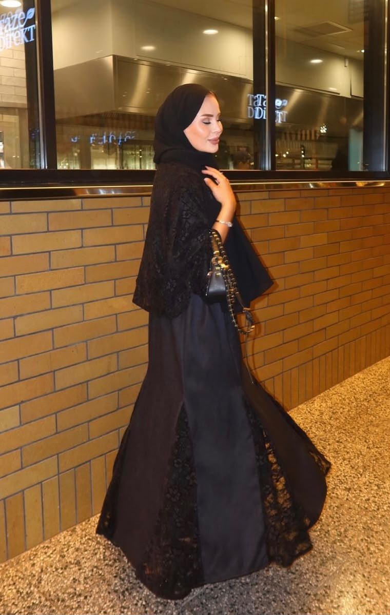 Velvet lace-detail top and maxi skirt set in Black – side