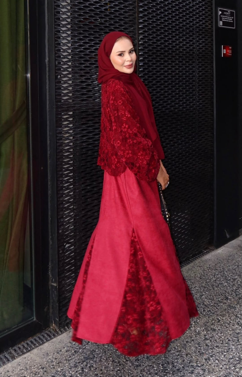 Velvet lace-detail top and maxi skirt set in Burgundy – side
