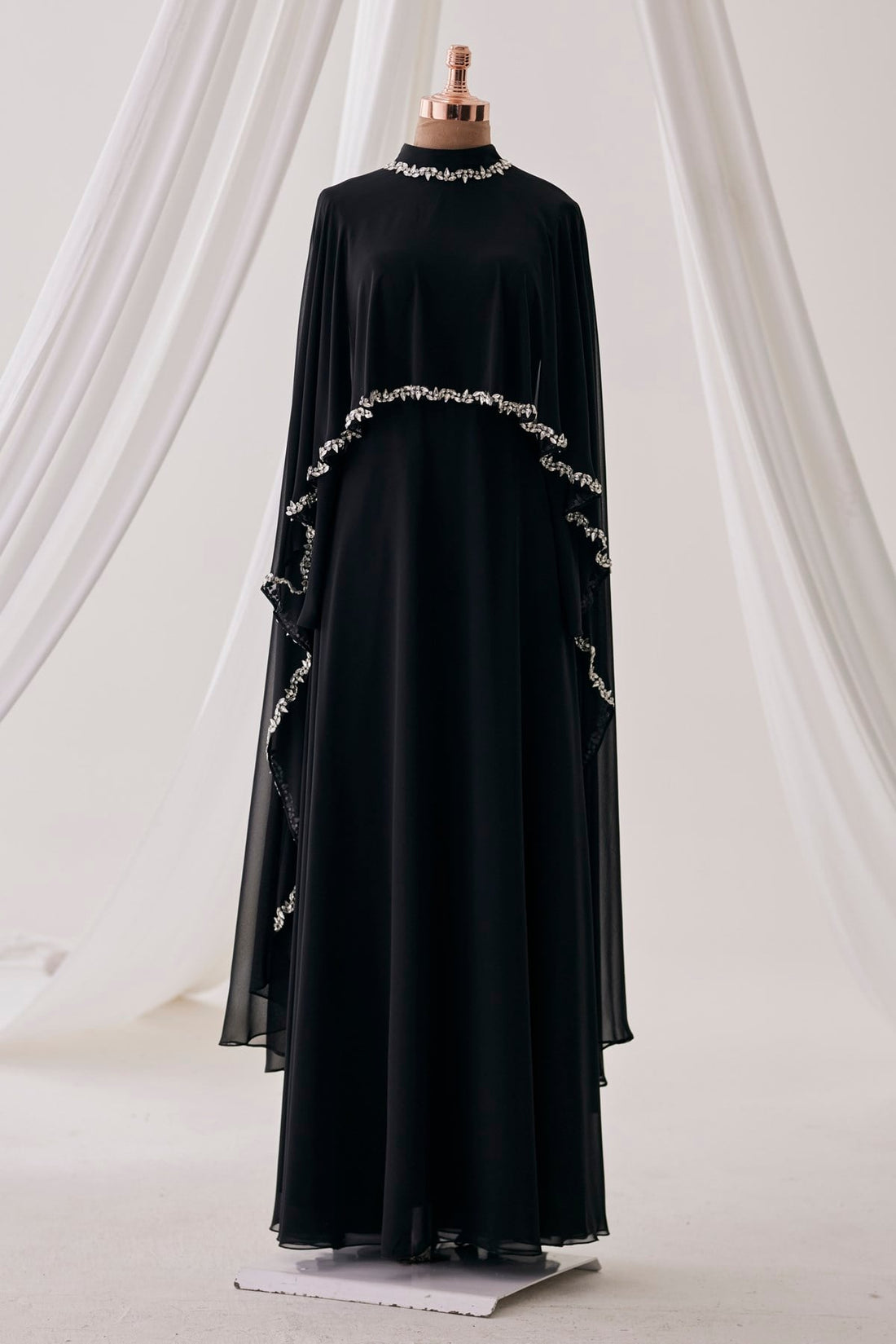 Siyah taşlı abaya ürün görseli 1